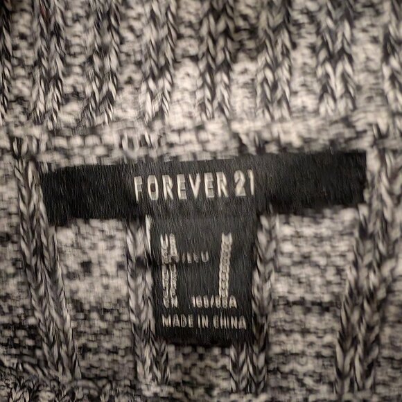 Forever 21 Sweater Cropped Turtleneck Long Sleeve Black/White Size Medium - Picture 5 of 11